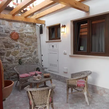 Alojamento de Acomodação e Pequeno-almoço Tra Monti E Mare