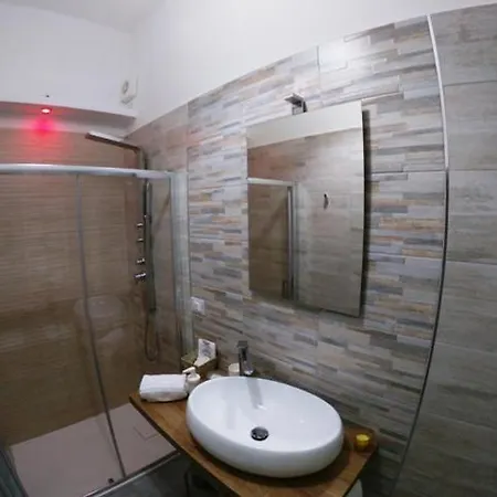 فندق مبيت وإفطار Tra Monti E Mare 4*